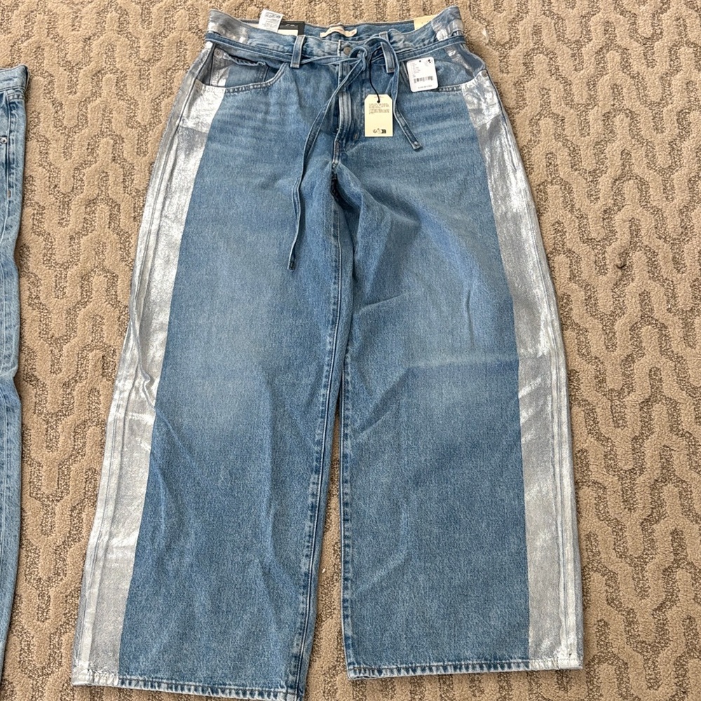 NWT Levi’s XL Straight Jeans w/Silver Stripes